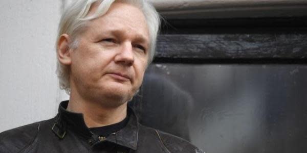 AMLO busca proteger a Julian Assange mientras periodistas mexicanos son asesinados y desaparecidos 