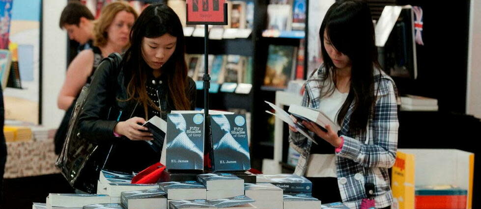 La dark romance s'inscrit dans la continuité de « Cinquante nuances de Grey » mais séduit un lectorat adolescent.  - Credit:Will Oliver/AFP