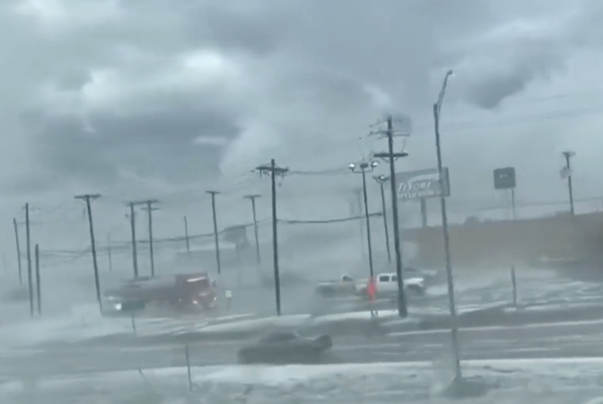 #Tornadoes, power outages as storm crosses Texas, Louisiana [Video]