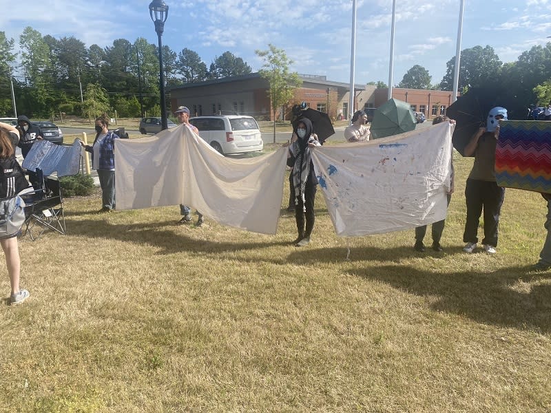 Protestors show support for detainees outside the Orange County Detention Center. (Joseph Holloway / CBS 17)