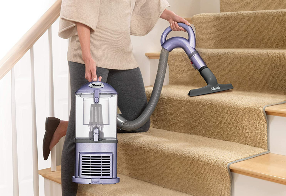 Thanks to its swivel joint brush head, it can twist and turn to navigate around furniture with ease.