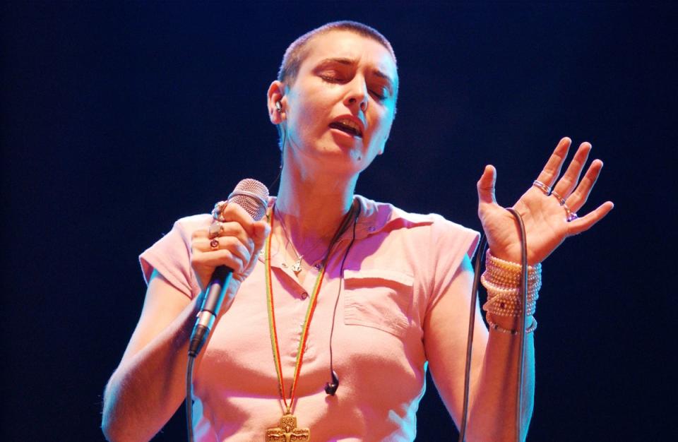 Sinead O’Connor sings in concert in 2003 (Getty Images)