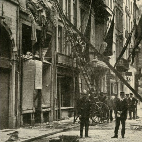 Daños en un edificio en Amberes tras la guerra