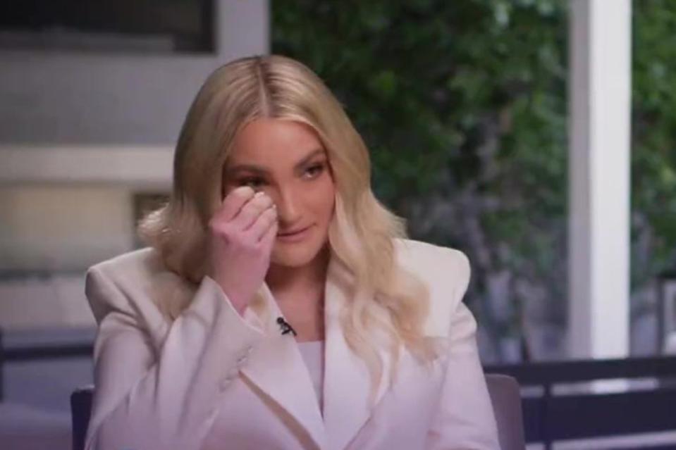 Jamie Lynn Spears tearfully recalls the complicated history with her sister (ABC)