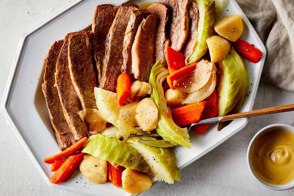 Slow Cooker Corned Beef and Cabbage