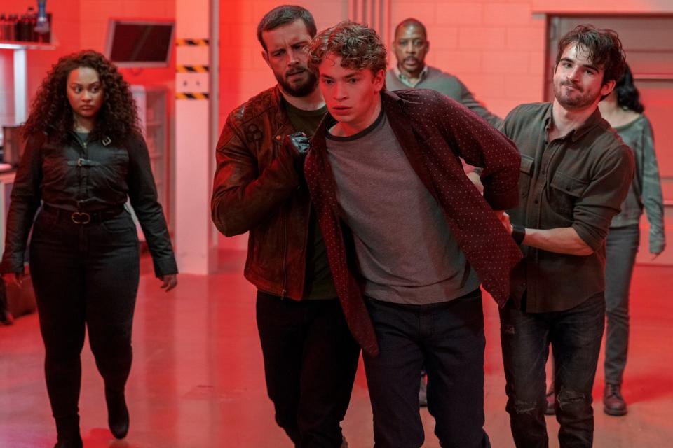 Will Meyers as Mason, Aliyah Royale as Iris, Nico Tortorella as Felix, Joe Holt as Leo, Ted Sutherland as Percy, Alexa Mansour as Hope - The Walking Dead: World Beyond _ Season 2, Episode 8