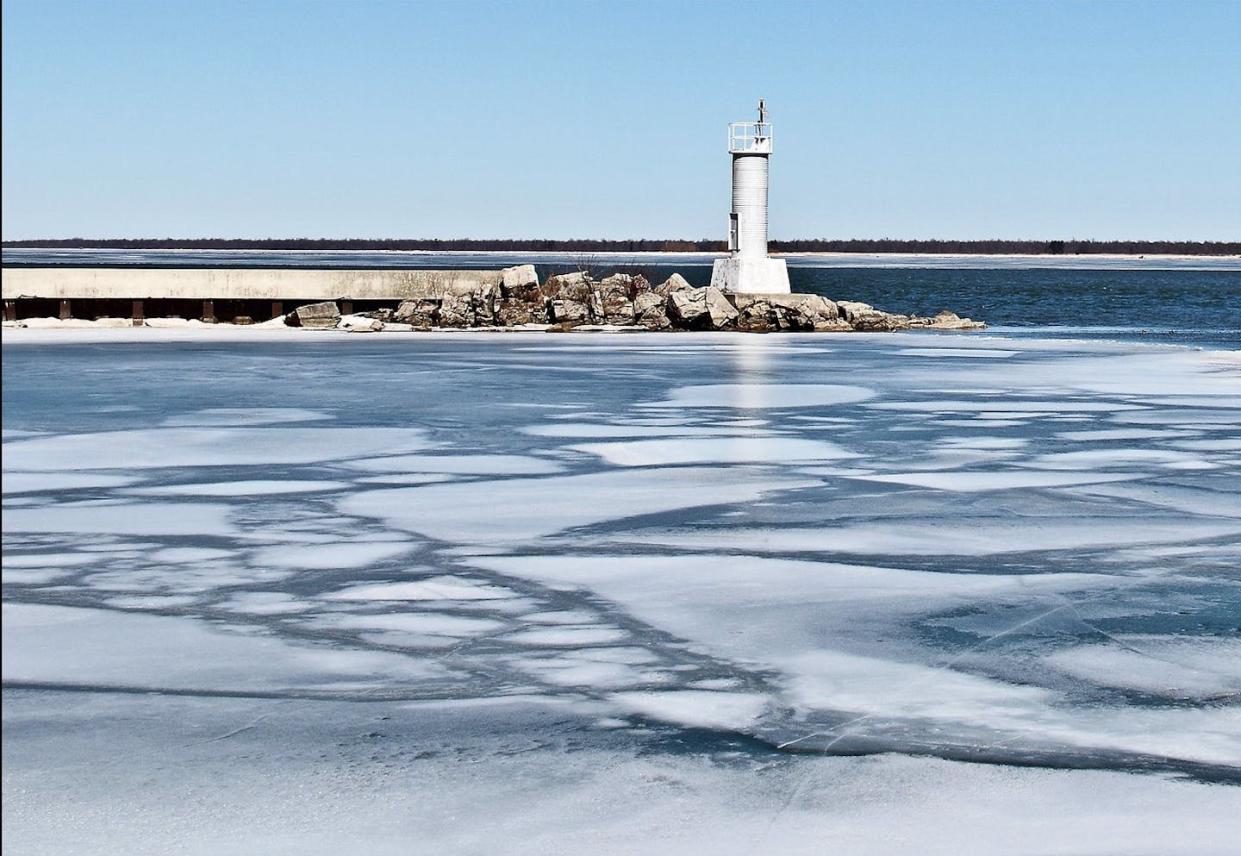 Ice on Lake Erie provides winter light for algae thriving below. <a href="https://www.flickr.com/photos/sue90ca/13526684884" rel="nofollow noopener" target="_blank" data-ylk="slk:Sue Thompson;elm:context_link;itc:0;sec:content-canvas" class="link ">Sue Thompson</a>, <a href="http://creativecommons.org/licenses/by-nd/4.0/" rel="nofollow noopener" target="_blank" data-ylk="slk:CC BY-ND;elm:context_link;itc:0;sec:content-canvas" class="link ">CC BY-ND</a>