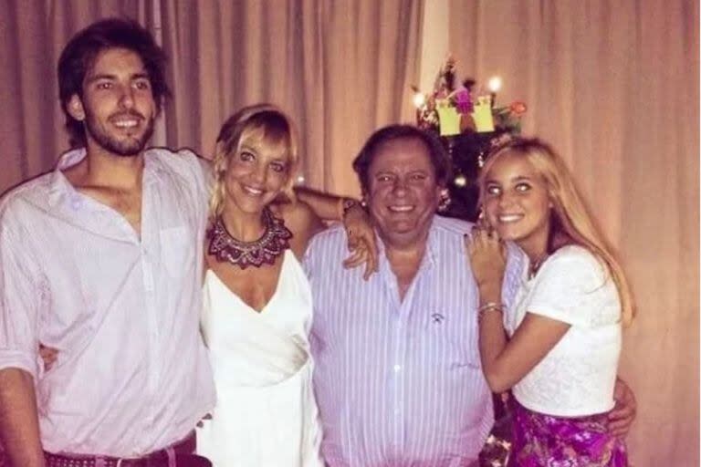 Jimena Monteverde, su marido y sus dos hijos, Victorio y Amparo