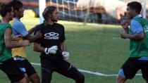 <p><b>Teo Gutiérrez vs. Mauro Dobler (Racing Club) </b> – Tuvieron que acudir varios integrantes del plantel del club de Avellaneda para separar la gresca. <b> / Foto: Twitter.com/juanpablosmunoz </b> </p>