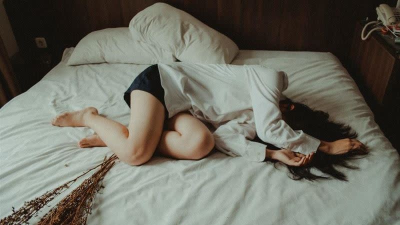女子患有「特發性嗜睡症」，每天要睡上22小時。（示意圖／翻攝自unsplash）