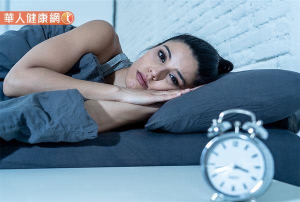 「新冠失眠」來襲！心理師揭失眠5大原因，白天、晚上這樣做助改善失眠