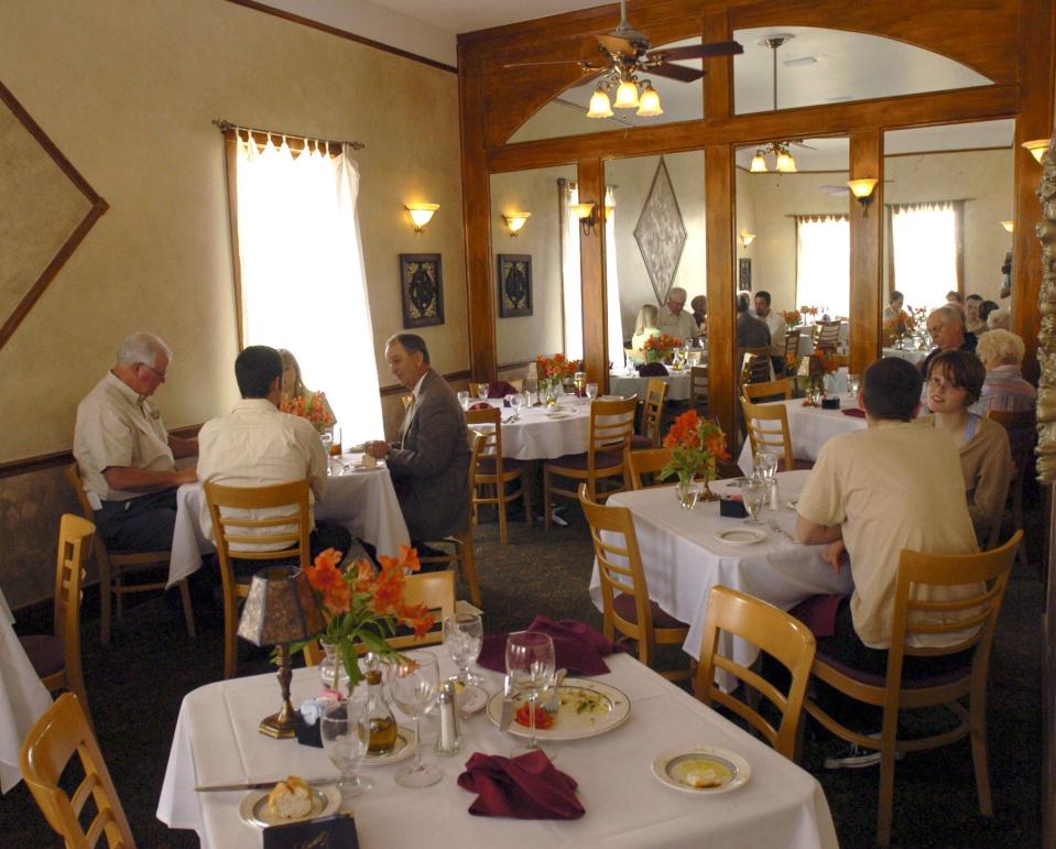 Diners enjoy lunch at Jamie's Restaurant on May 20, 2005, shortly after the restaurant reopened after being closed because of damage from Hurricane Ivan.