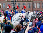 Trotz Temperaturen um den Gefrierpunkt waren am Sonntag Tausende auf den Schlossplatz in Kopenhagen gekommen, um den historischen Moment zu feiern...
