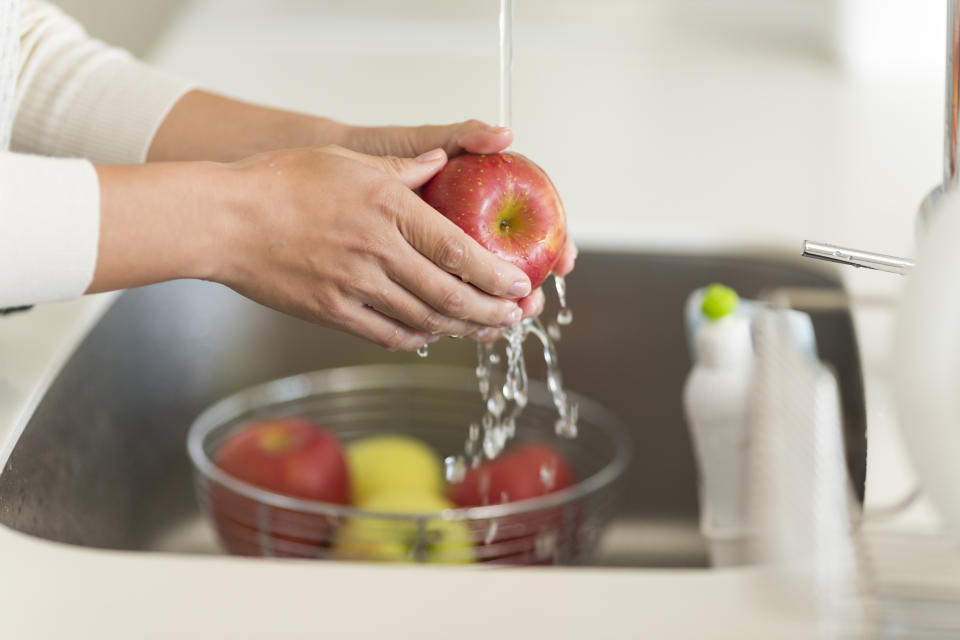 El bicarbonato es lo mejor para eliminar los pesticidas de frutas y verduras (Foto:Getty)