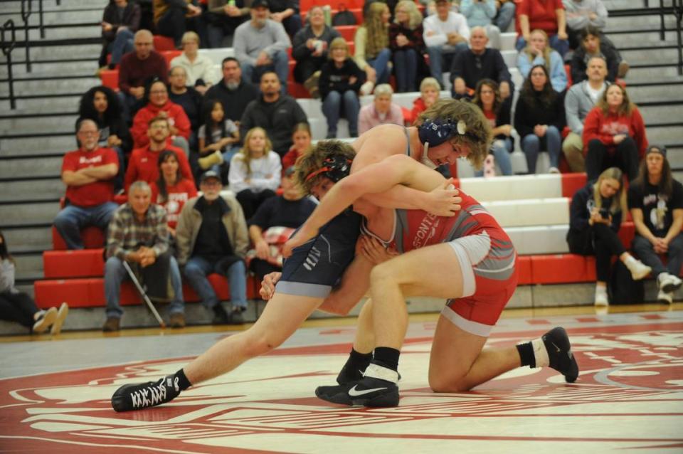 Penns Valley’s Robert Martin fights off a takedown attempt from Bellefonte’s Isaac Gall in their 172-pound bout of the Rams’ 51-9 win on Wednesday at Bellefonte. Martin topped Gall, 4-2.