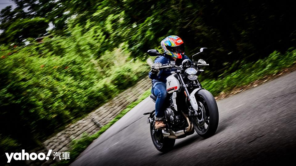 2021 Triumph Trident 660盡顯凱旋本色！入門三缸依舊樂趣十足！