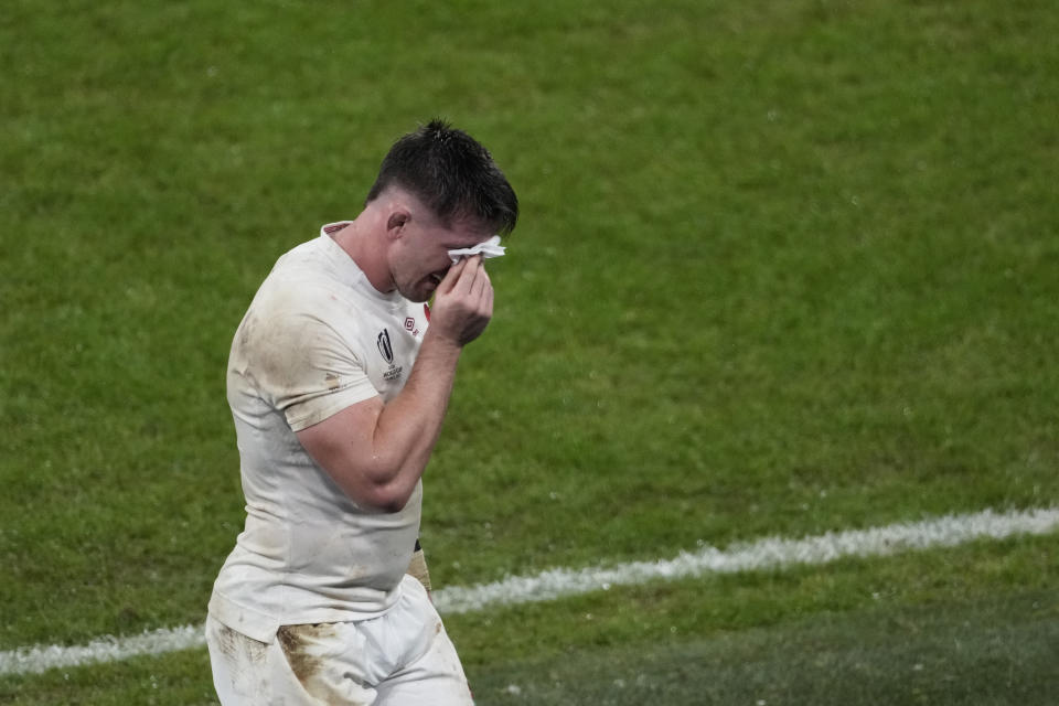 England's Tom Curry walks off the pitch due to an injury during the Rugby World Cup semifinal match between England and South Africa at the Stade de France in Saint-Denis, outside Paris, Saturday, Oct, 21, 2023. (AP Photo/Themba Hadebe)