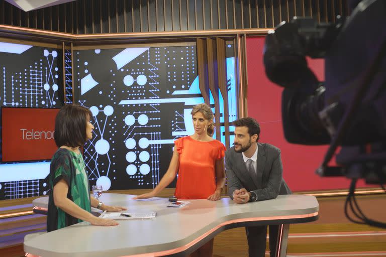 Leuco, Romina Geuna y María Laura Santillán, en los ensayos previos