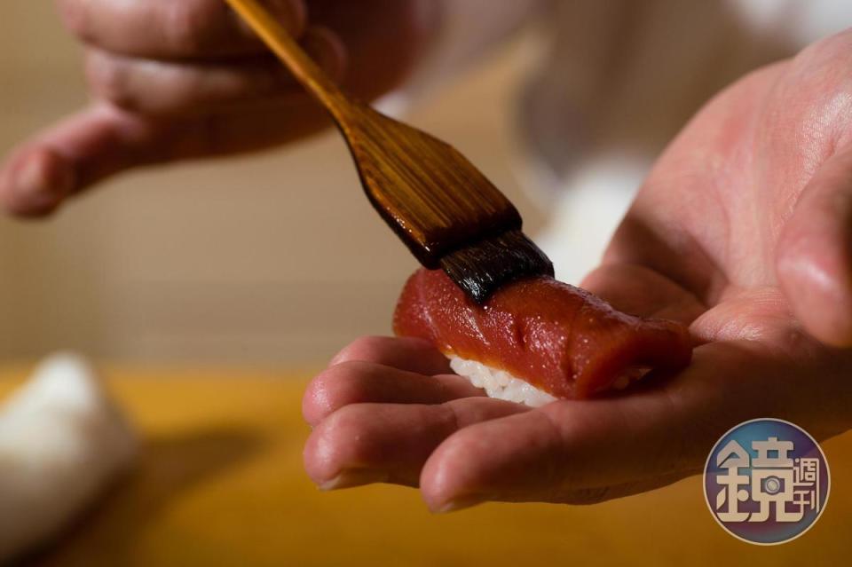 「鮨天本」的熟成壽司走的是福岡流。