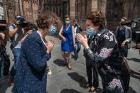 <p>Roselyne Bachelot et la nouvelle maire de la Strasbourg, l’écologiste Jeanne Barseghian.</p>