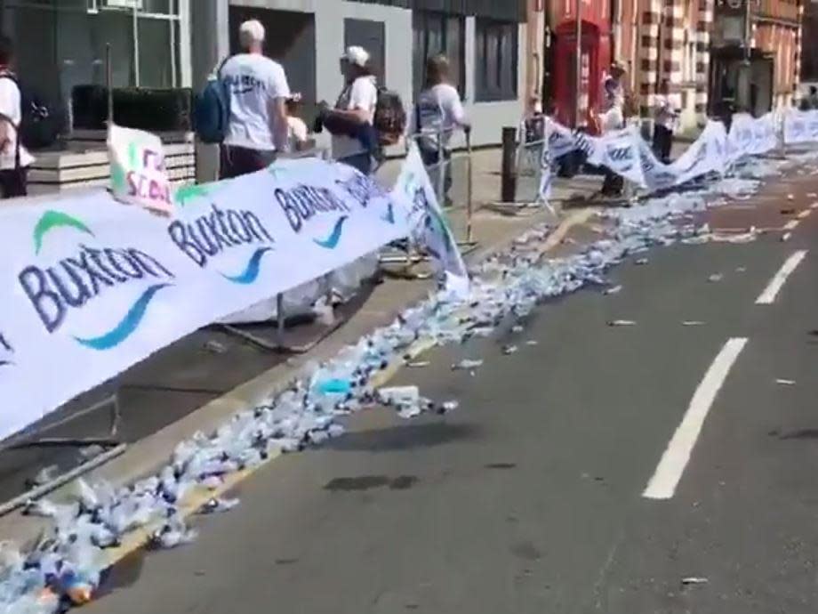 Video shows sea of plastic bottles after London Marathon