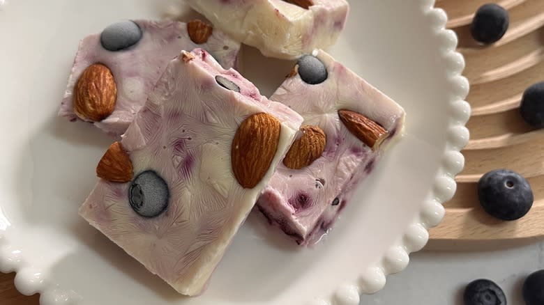 blueberry yogurt bark on plate