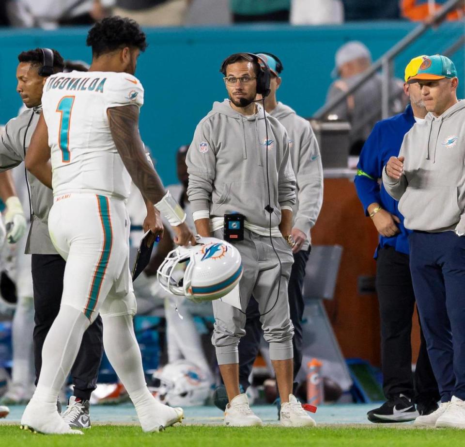 Miami Dolphins quarterback Tua Tagovailoa (1) walks off the field as head coach Mike McDaniel looks on in the fourth quarter of an NFL game against the Buffalo Bills at Hard Rock Stadium on Sunday, Jan. 7, 2023, in Miami Gardens Fla. MATIAS J. OCNER/mocner@miamiherald.com