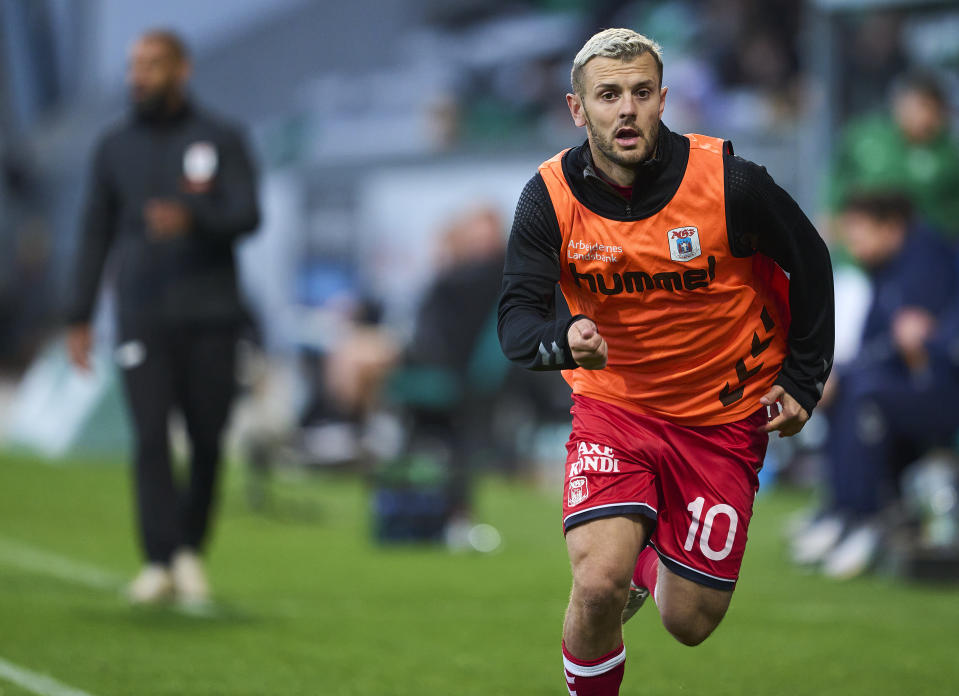 VIBORG, DENMARK - MAY 15: Jack Wilshere of AGF Aarhus warming up during the Danish 3F Superliga match between Viborg FF and AGF Aarhus at Energi Viborg Arena Cepheus Park on May 15, 2022 in Viborg, Denmark. (Photo by Lars Ronbog / FrontZoneSport via Getty Images)