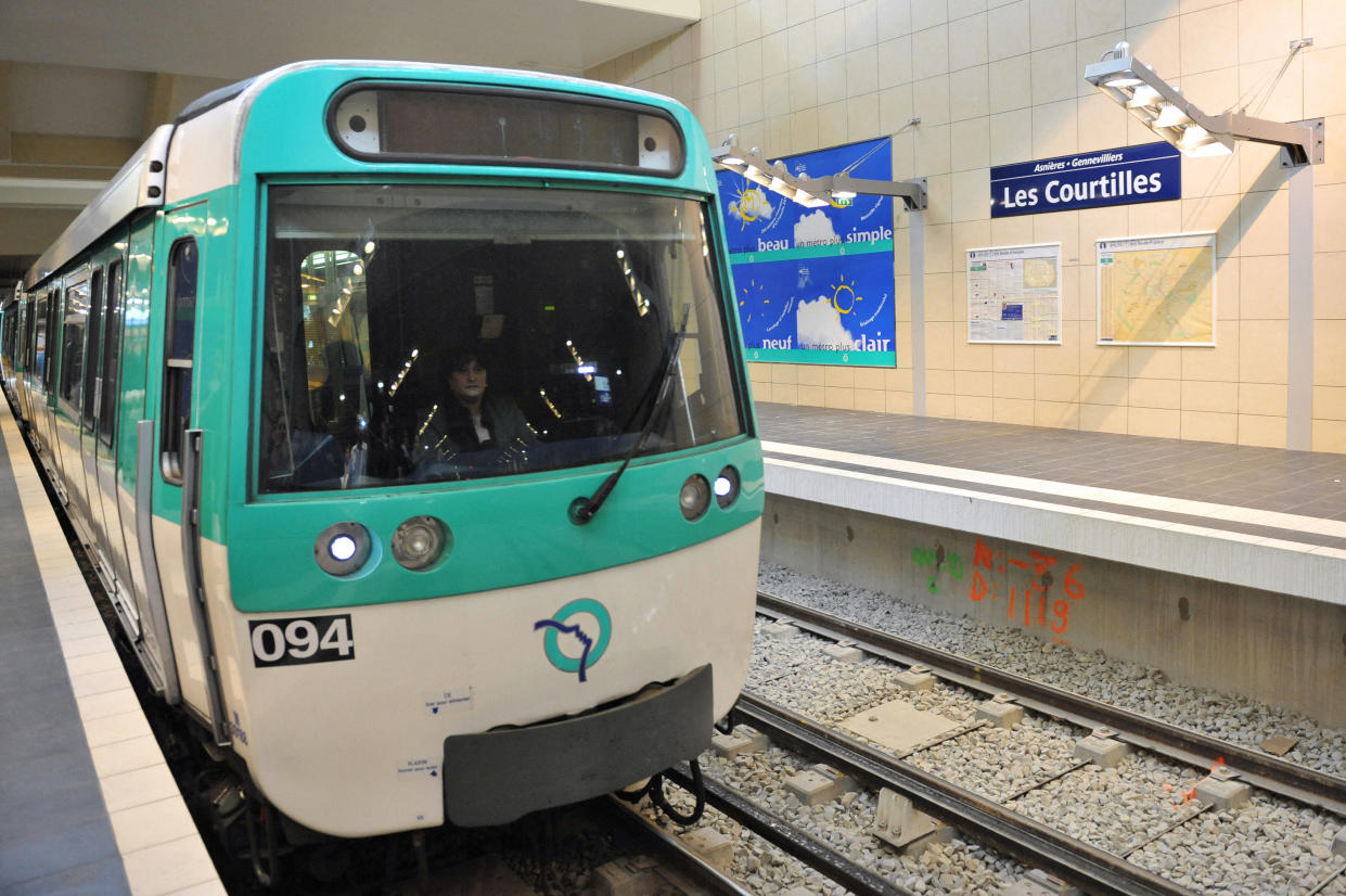 Paris : les lignes 13, 12 et 8 du métro vont enfin avoir droit à de nouvelles rames, mais il faudra patienter (Photo d’une rame de métro de la ligne 13 à Paris)