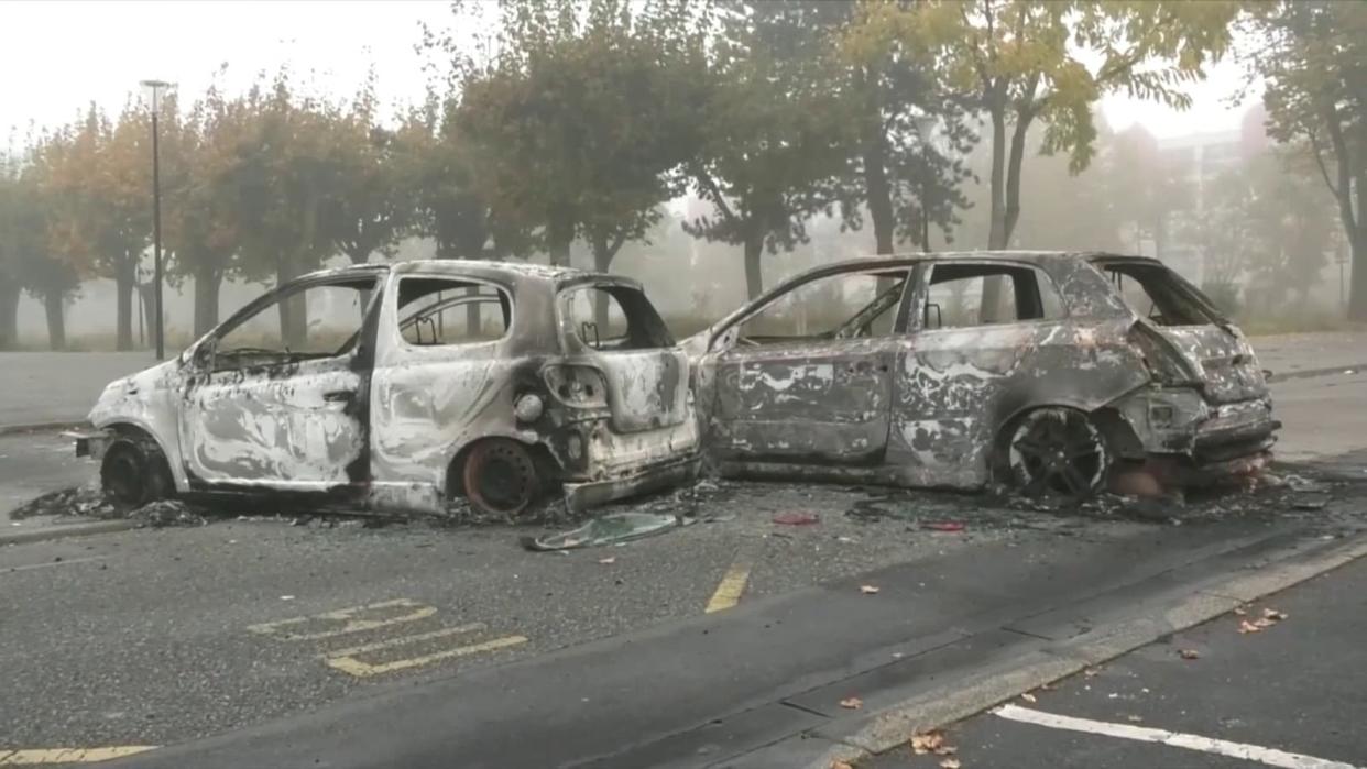 Treize véhicules ont été incendiés à Alençon.  - BFMTV