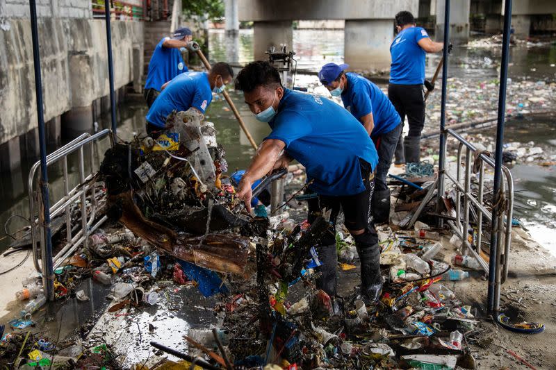 Philippines 'river warriors' fight tide of trash hoping for cleaner future