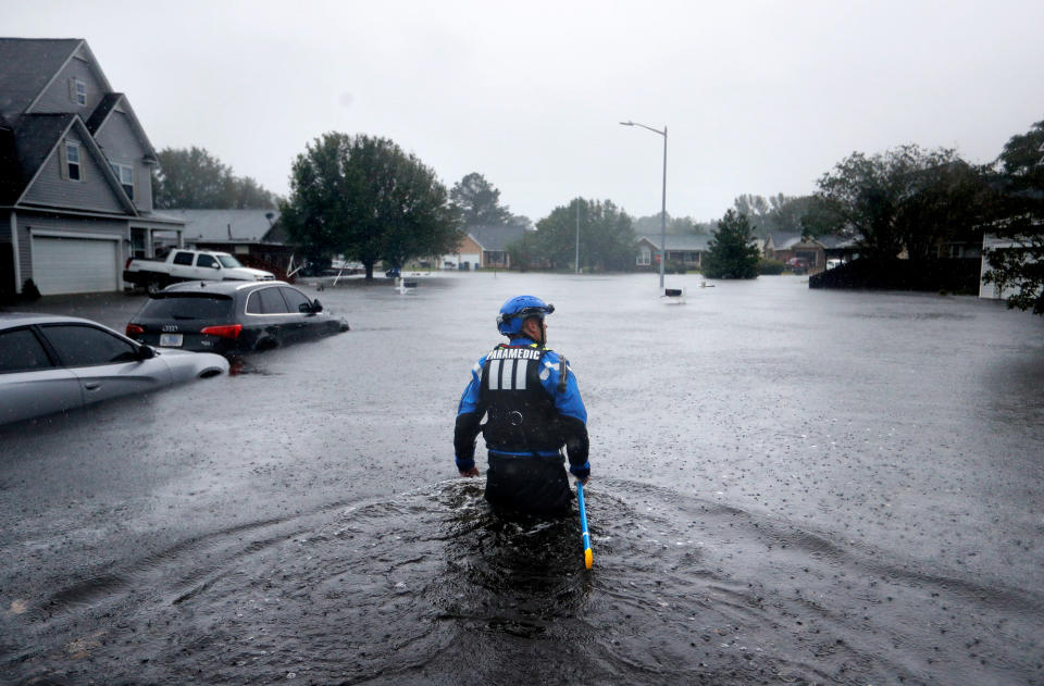 Auf seinem Weg landeinwärts wird Hurrikan Florence schwächer, hinterlässt jedoch trotzdem eine Spur der Verwüstung. (Bild: AP Photo/David Goldman)