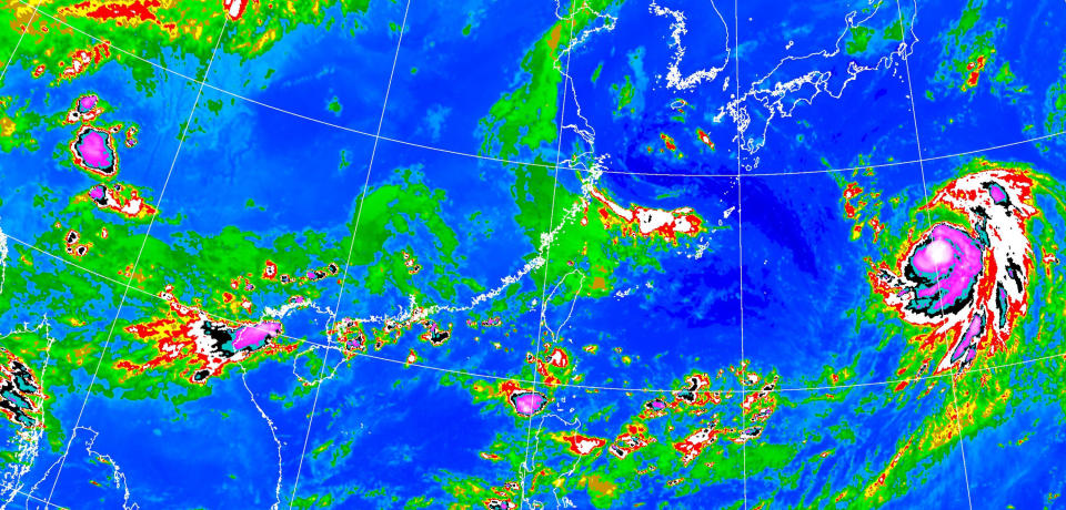 今天、明天（16日、17日）低壓帶內天氣不穩定。（圖取自中央氣象署網站）