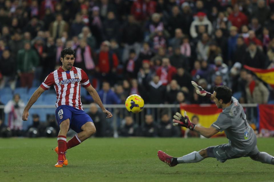 Atletico's Diego Costa, left, scores his goal during a Spanish La Liga soccer match between Atletico de Madrid and Real Sociedad at the Vicente Calderon stadium in Madrid, Spain, Sunday, Feb. 2, 2014. (AP Photo/Andres Kudacki)