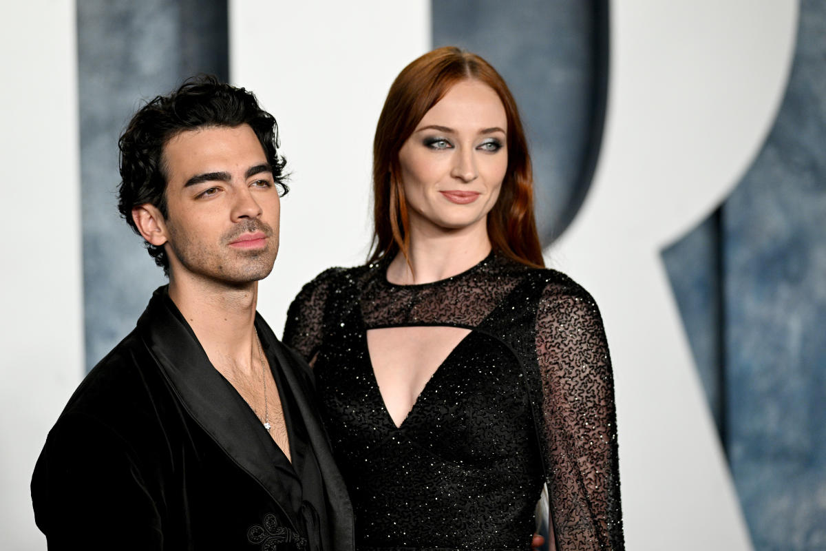 Amid divorce battle, Sophie, Joe Jonas to keep children in New York  temporarily - India Today