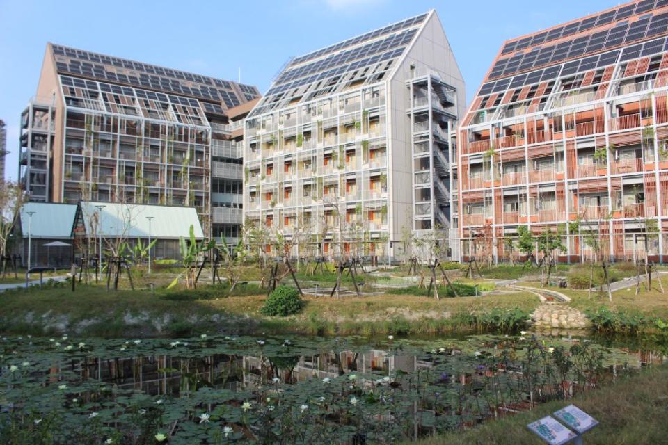 台糖沙崙智慧綠能循環住宅園區啟用，全數由台積電公司包租。（記者黃文記攝）