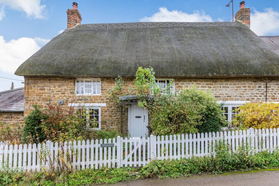 cottage for sale oxfordshire exterior