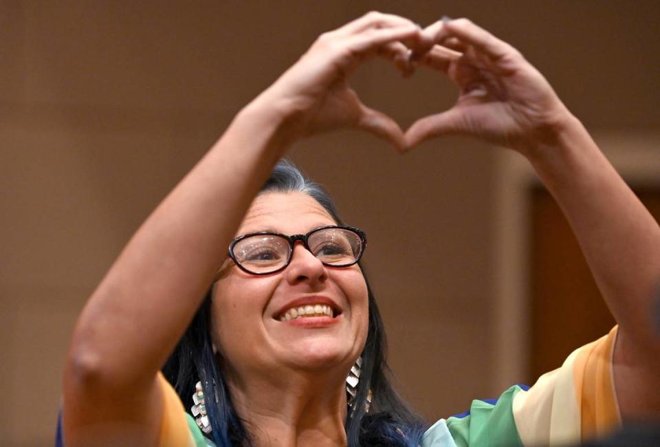 Charlotte Mecklenburg school board member Melissa Easley gestures to an audience member during the board’s meeting at the Charlotte-Mecklenburg Government Center on Tuesday, August 22, 2023. CMS is one of the first to pass policies to comply with Senate Bill 49.