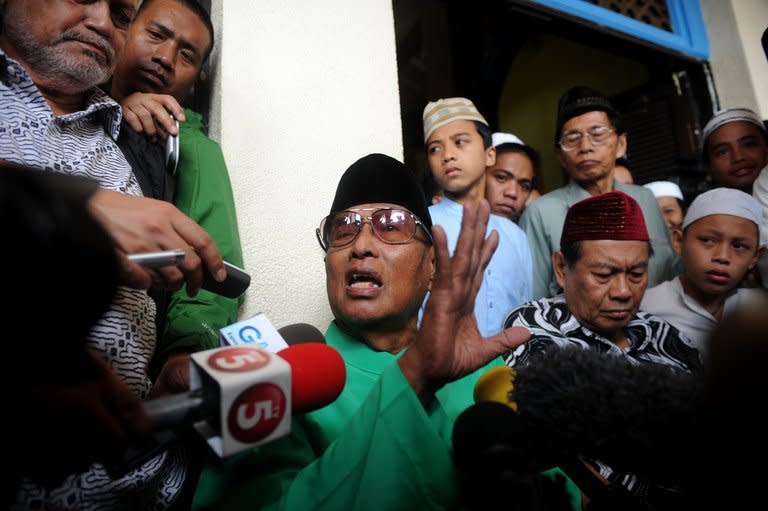 Jamalul Kiram, a sultan on the southern Philippine island chain of Sulu, tells reporters his followers who have crossed over to the Malaysian state of Sabah, will not be leaving, on February 22, 2013. Philippine President Benigno Aquino has warned the sultan he would face the "full force of the law" if he did not end a standoff involving his armed followers in the Malaysian state of Sabah