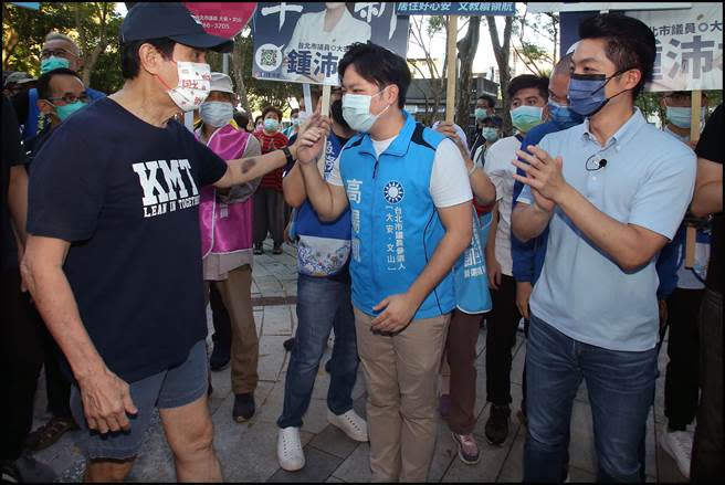 前總統馬英九（左一）馬英九也囑高揚凱（中），若有機會進入市議會，一定要與蔣萬安市長齊心努力。（高揚凱競辦提供／游念育台北傳真）