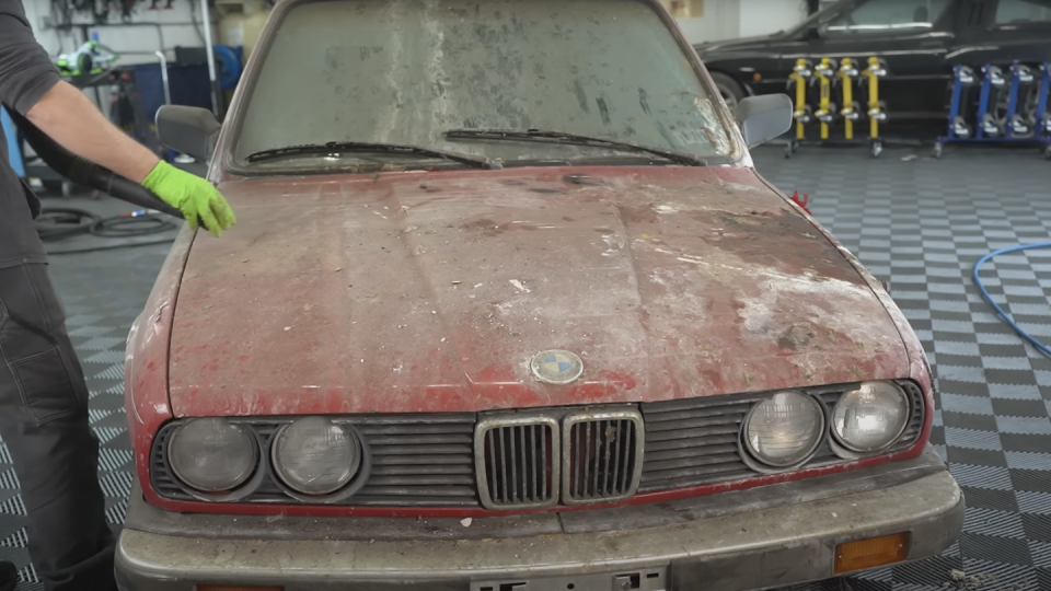 bmw e30 first wash in 14 years before shot