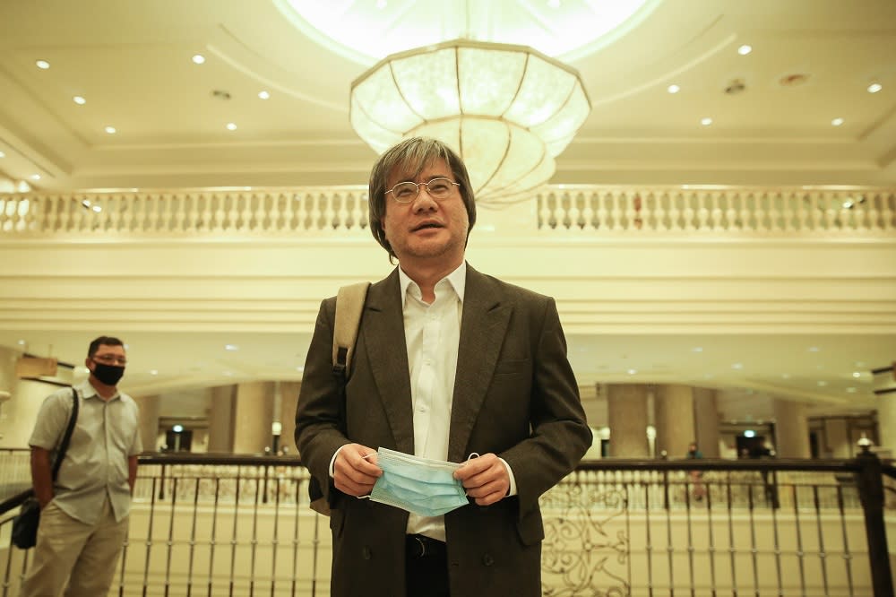 Malaysiakini editor-in-chief Steven Gan arrives at the Federal Court in Putrajaya July 2, 2020. ― Picture by Yusof Mat Isa