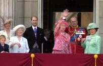 <p>The Queen waves as she stands with members of the Royal Famiy following the first Trooping the Colour ceremony of the 21st century. (AFP/Getty)</p> 