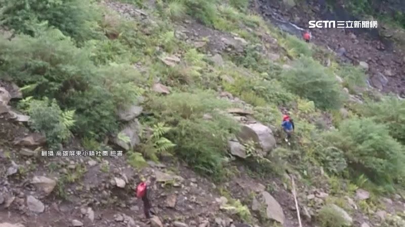 民間救難隊在陡峭的山壁上找尋碩士生的蹤跡。（圖／翻攝自高雄屏東小鎮社團臉書）
