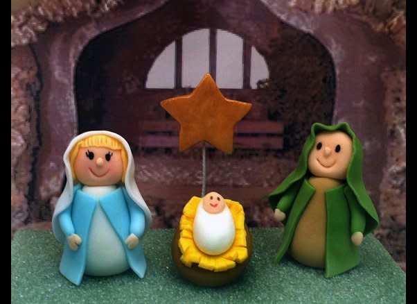 There's only one word for these <a href="http://www.etsy.com/shop/craftyrosy?ref=l2-shopheader-name" target="_blank">yummy-looking nativity characters</a> made from frosting: Relicious!