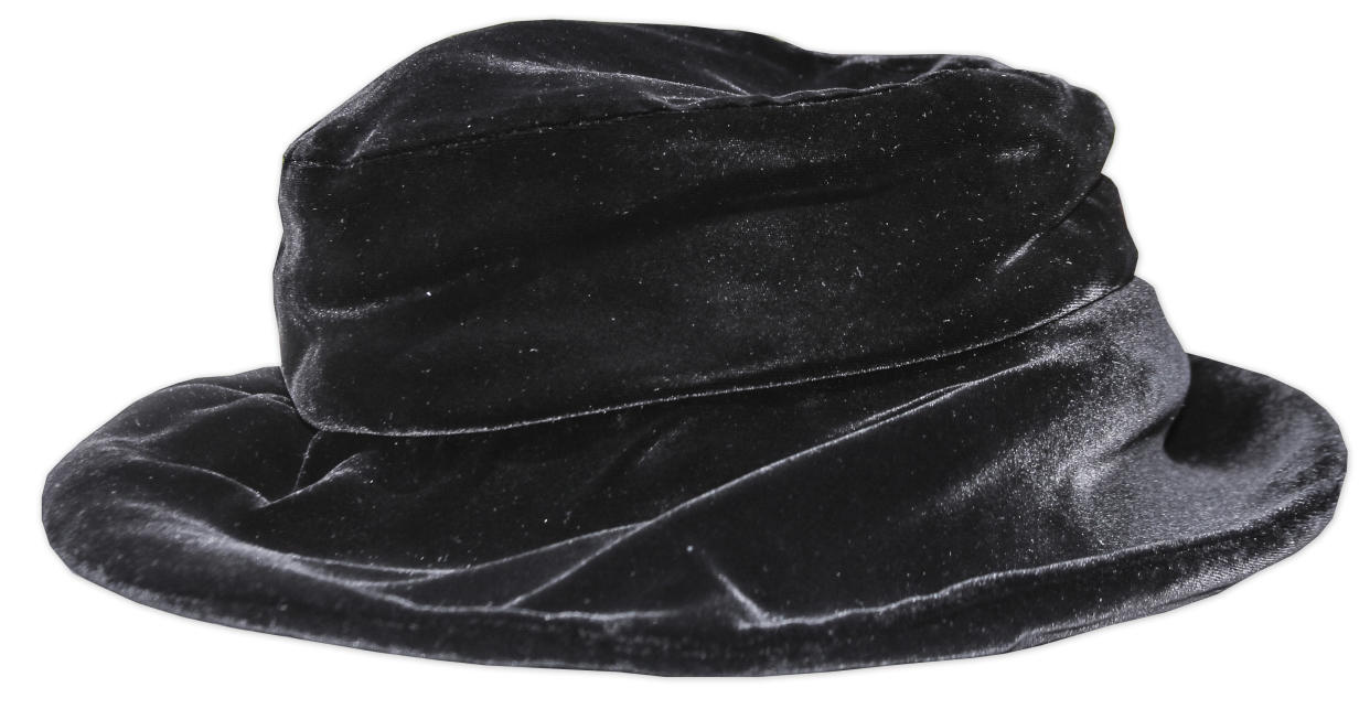 Marilyn Monroe hat put up for auction