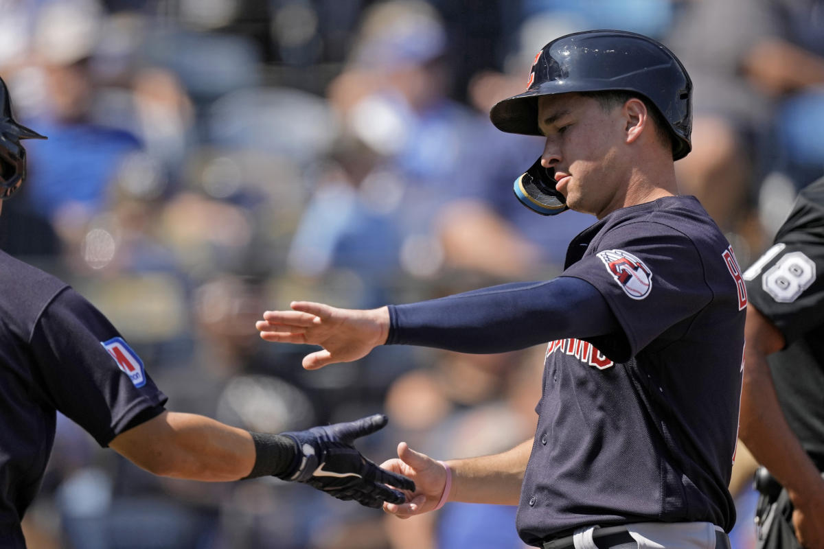 Royals rally with 4 runs in the eighth to beat the Guardians 6-4