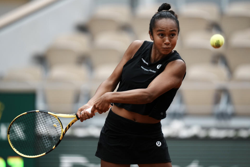 Canada's Leylah Fernandez returns the ball to Belinda Bencic of Switzerland during their third round match of the French Open tennis tournament at the Roland Garros stadium Friday, May 27, 2022 in Paris. (AP Photo/Thibault Camus)