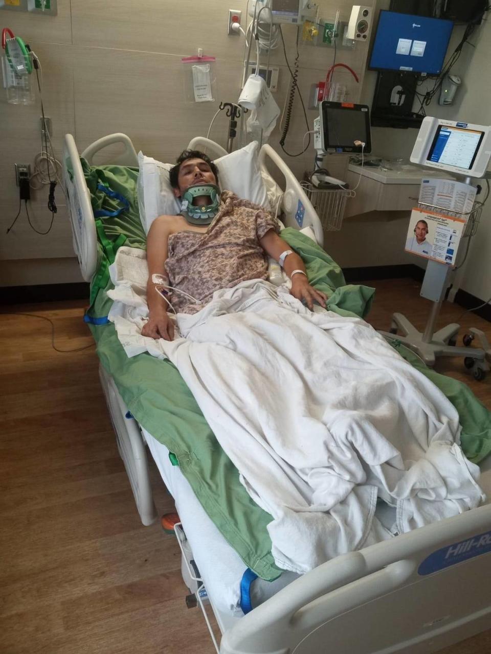 Fredy Inca Cisneros yace en una cama de hospital en el St. Luke’s Rehabilitation Hospital de Boise. Fue asaltado y golpeado mientras estaba de vacaciones en Perú. Estaba comprando artículos para una tienda que posee y administra en Bellevue, Idaho.