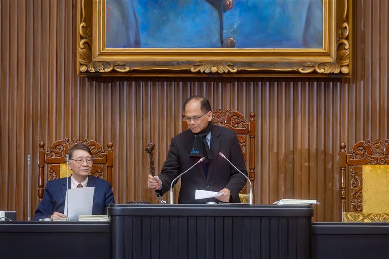 立法院長游錫堃敲下議事槌。（圖/翻攝自游錫堃臉書）